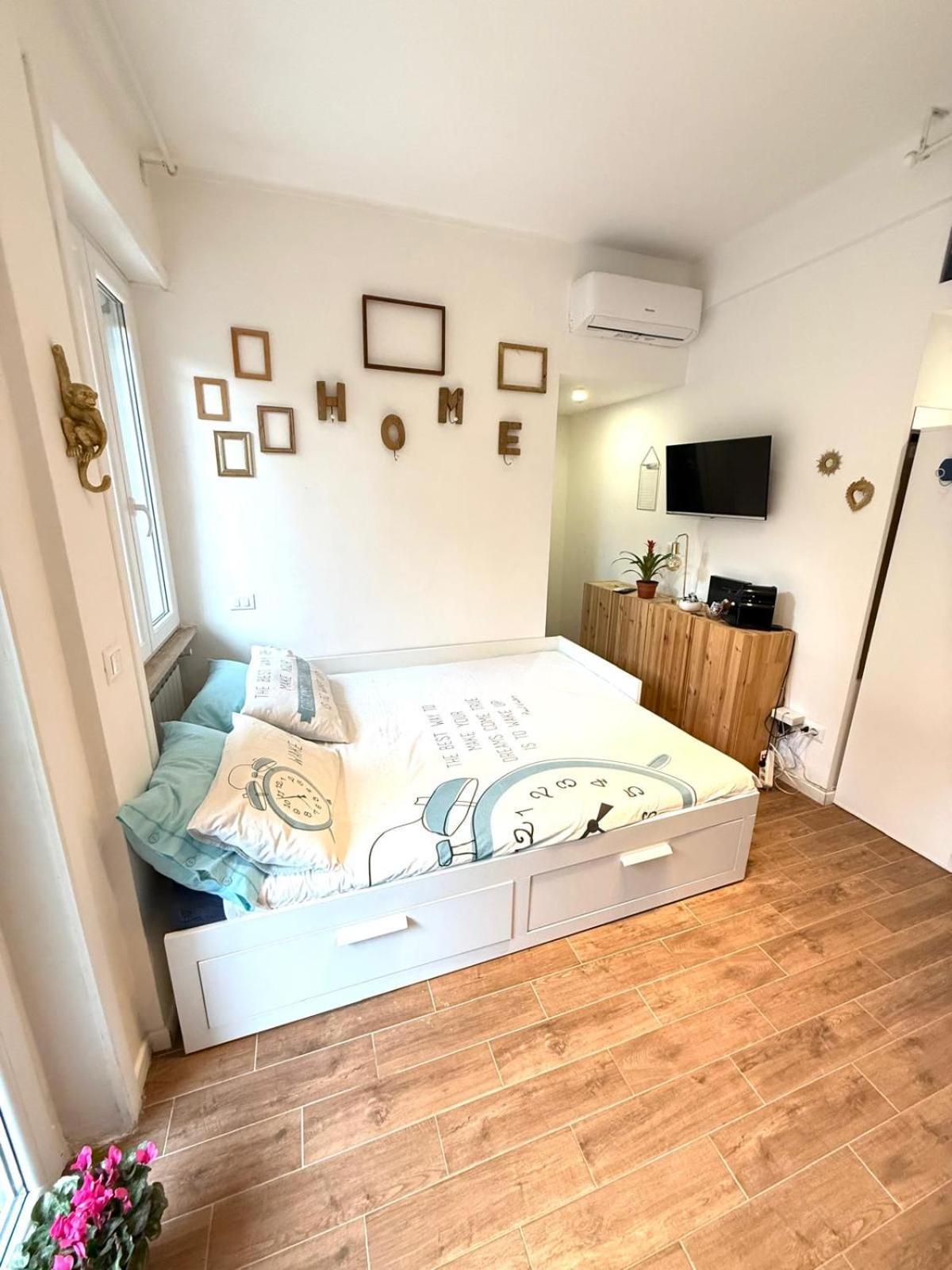 Happy House With Private Garden Apartment Rom