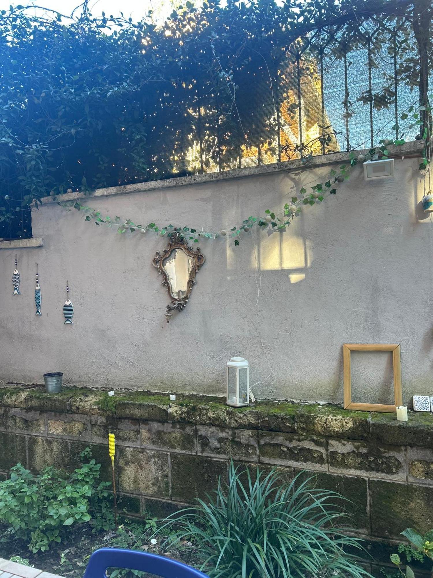 Apartment Happy House With Private Garden Rom
