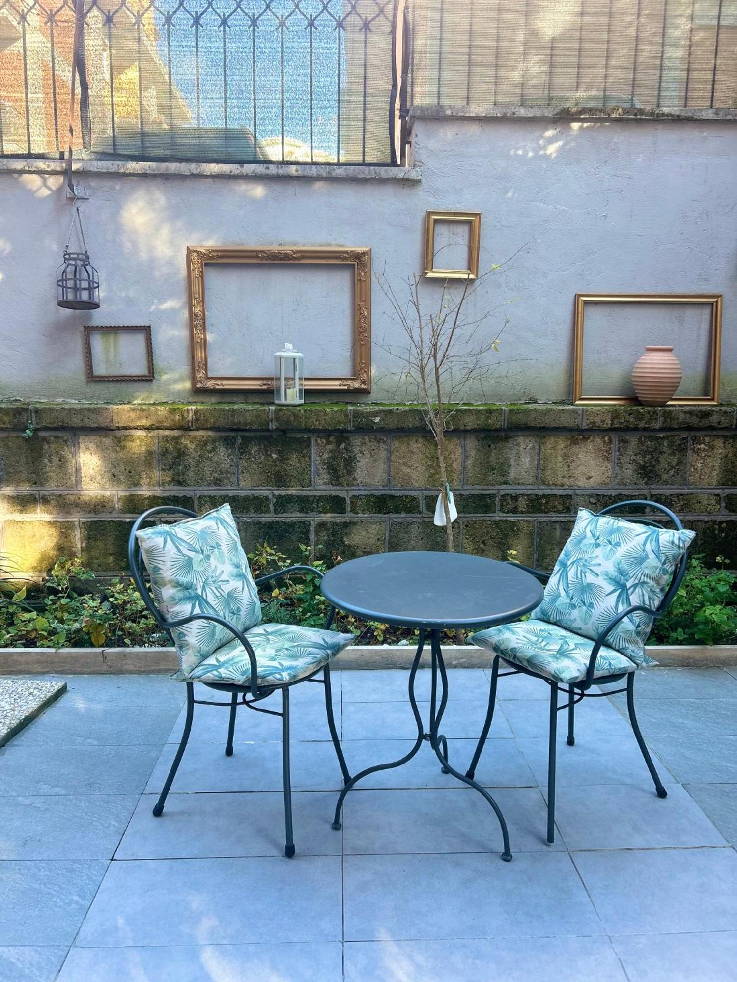 Apartment Happy House With Private Garden Rom