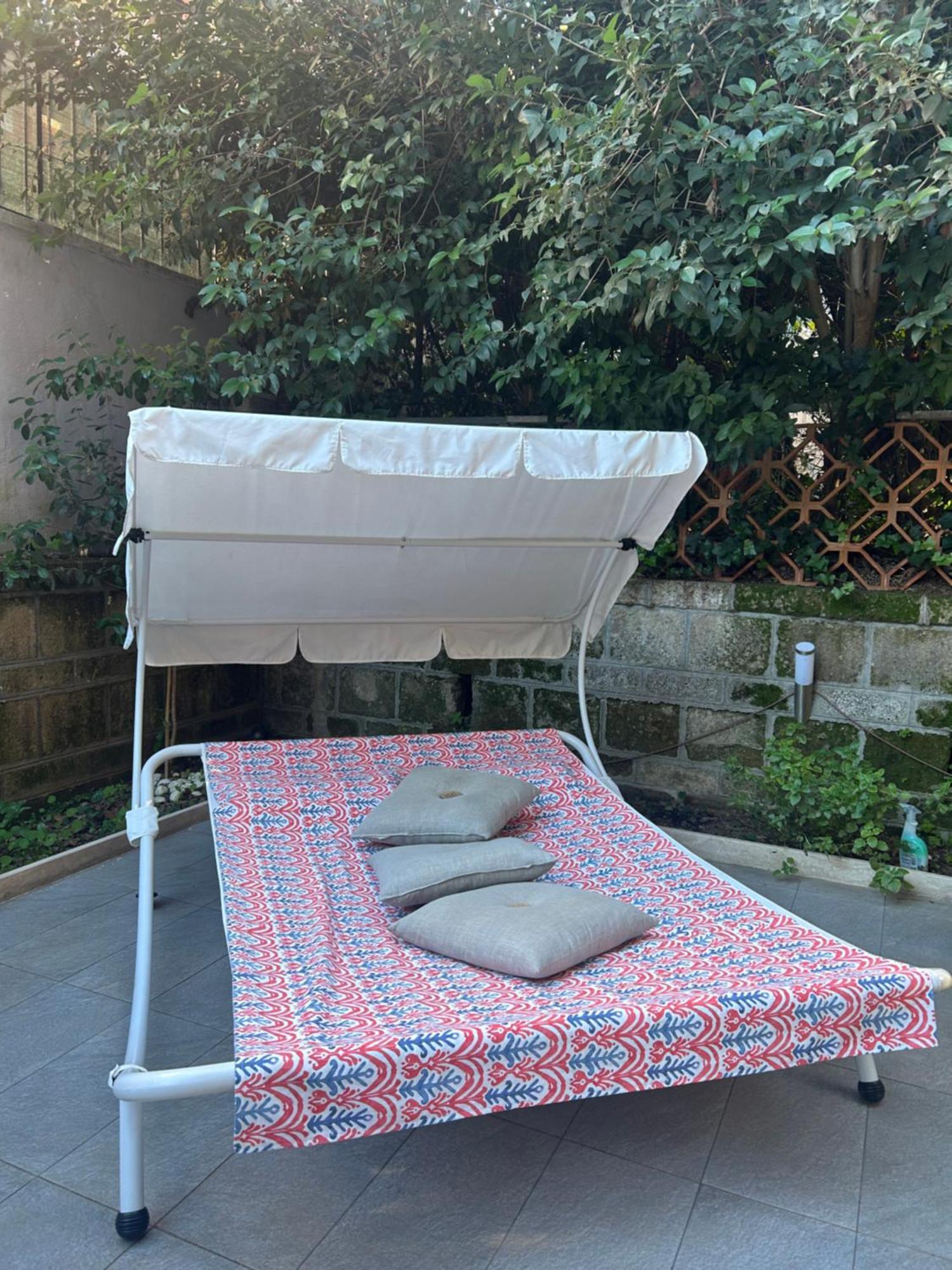 Happy House With Private Garden * Rom
